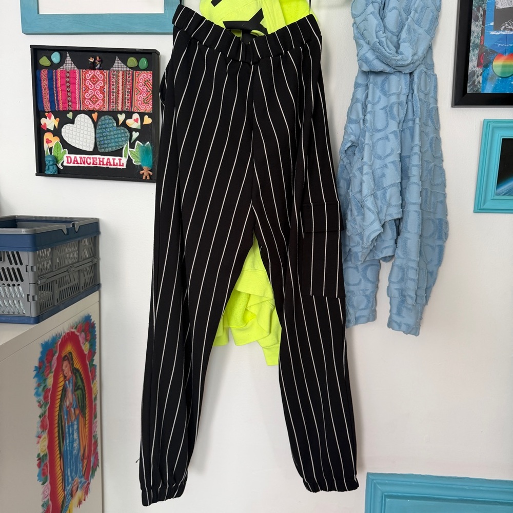 black & white baggy pinstripe sweatpants / joggers / trousers NWOT